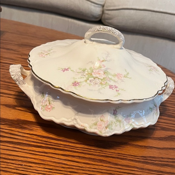 Homer Laughlin Other - Homer Laughlin Floral Serveware with Lid